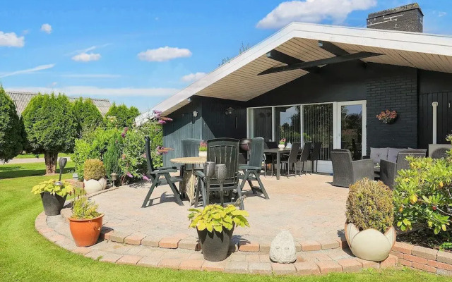 8 Person Holiday Home in Vaeggerlose