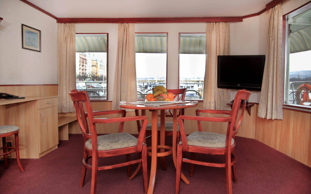 Fortuna Boat Hotel