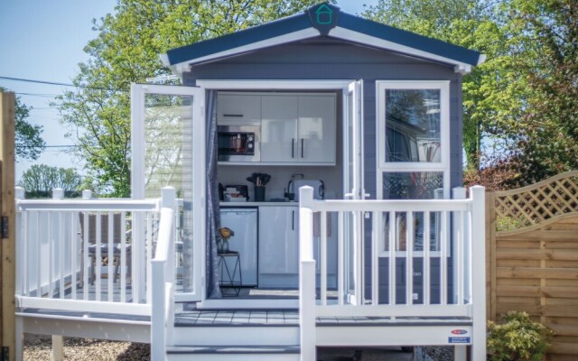 The Studio - 1 Bedroom Cabin - Amroth