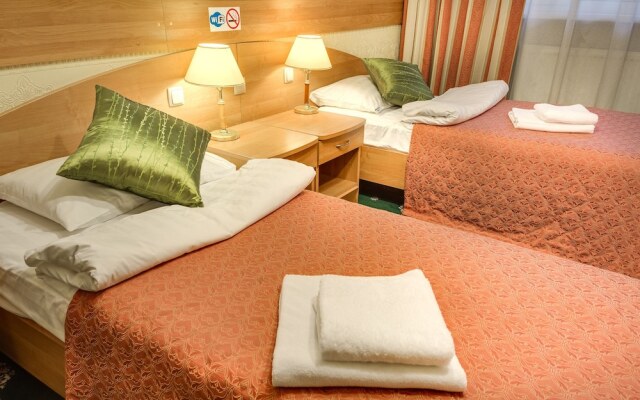 #513 OREKHOVO APARTMENTS with shared bathroom