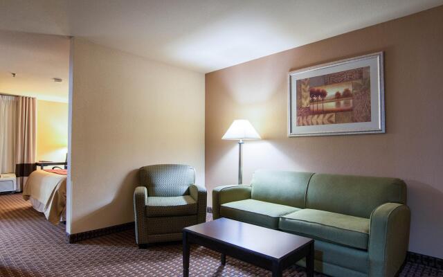 Comfort Inn & Suites Perry National Fairgrounds Area