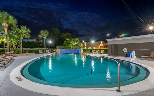 Comfort Inn & Suites St. Pete - Clearwater International Airport