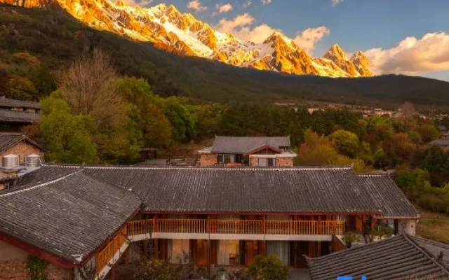 Weijianshan Homestay – Outside – Lijiang