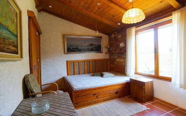 Charming Holiday Home in Banj With Private Terrace