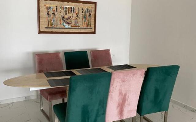 Lovely 4-bedroom condo with pool