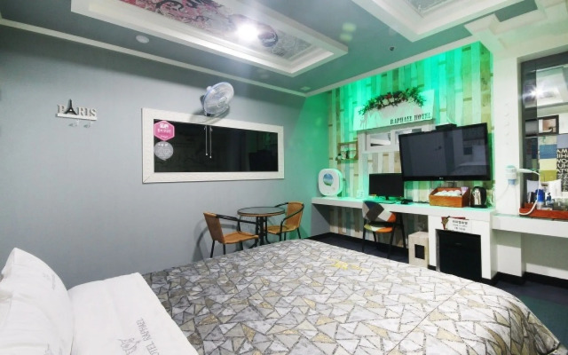 Raphael Hotel
