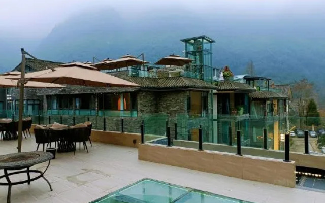 Qingcheng Houshan ·Yueting Lanshe Hot Spring Homestay