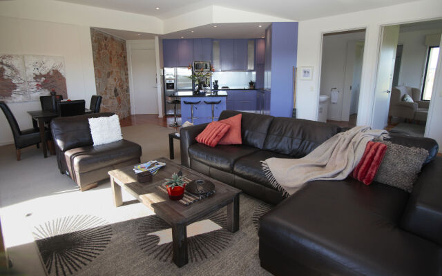 Hilltop Apartments Phillip Island - Adults Only