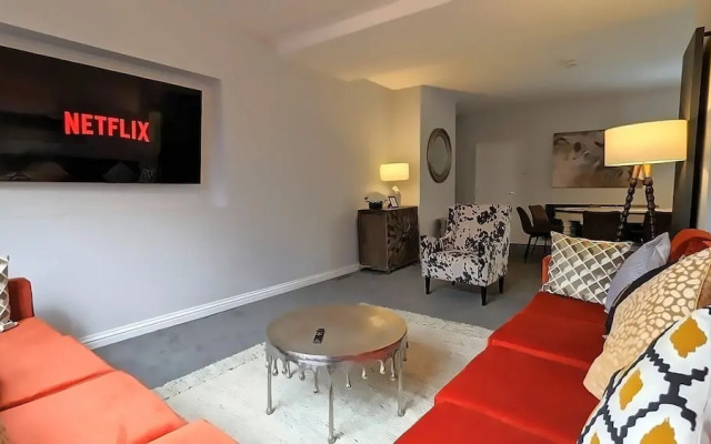 Deluxe 7 Bedroom Property in Solihull