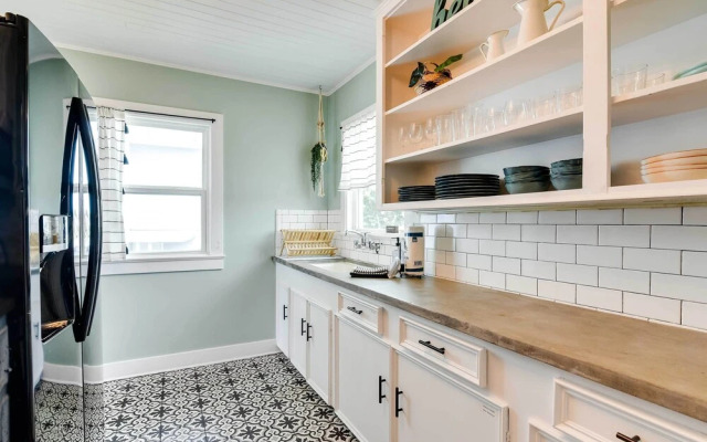 Block to Ocean: 'beachside Bungalow' in Galveston!