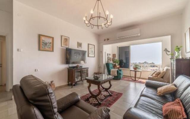 Luxury home Ahuza