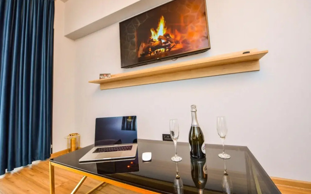 Eva Apartment - Romana Square