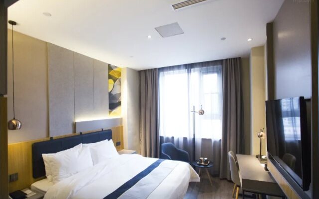 Homeinn Selected Hotel (Zaozhuang Xuecheng Guangming West Road Railway Station)