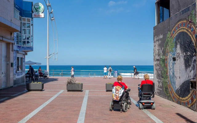 Flatguest Cicer - 3BDR + Balcony + Beach