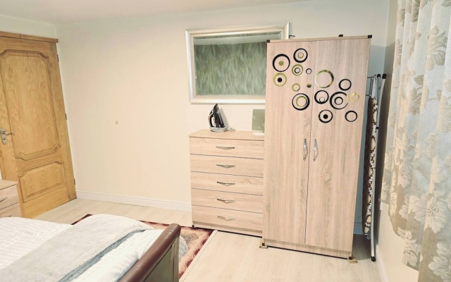 Cozy 2-bedroom Apartment in Tyseley, UK - Perfect City Retreat