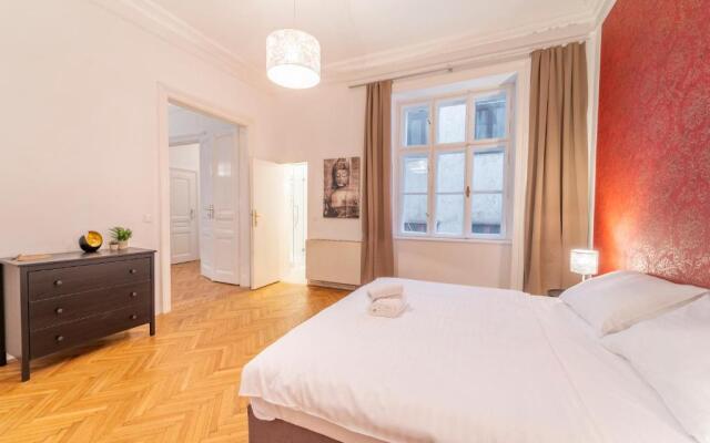 Flying Crane Apartment near Mariahilferstraße