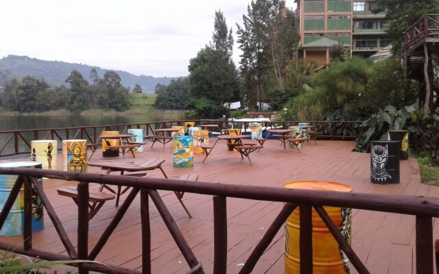 Bunyonyi Safaris Resort