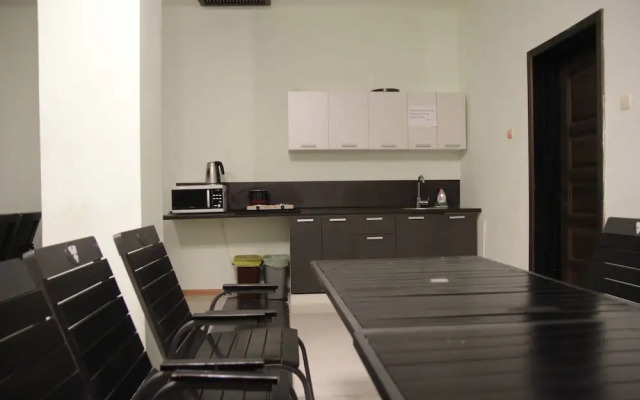 GreenWood Hostel