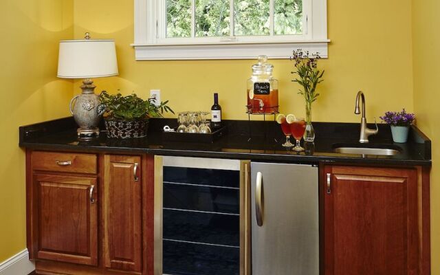 1501 Linden Manor Bed and Breakfast