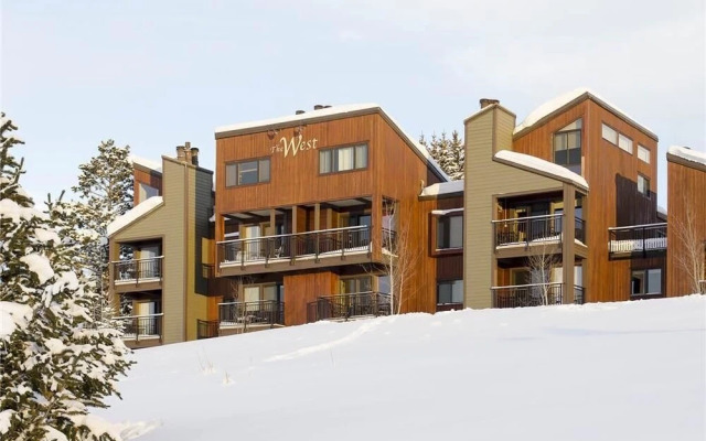 West Condominiums - W3204