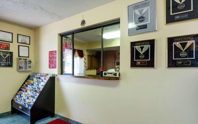 Econo Lodge Lansing - Leavenworth