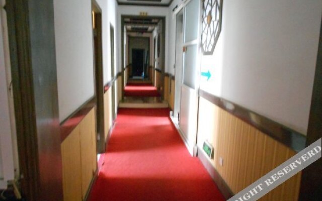 Zhangqiu Yingping Hotel