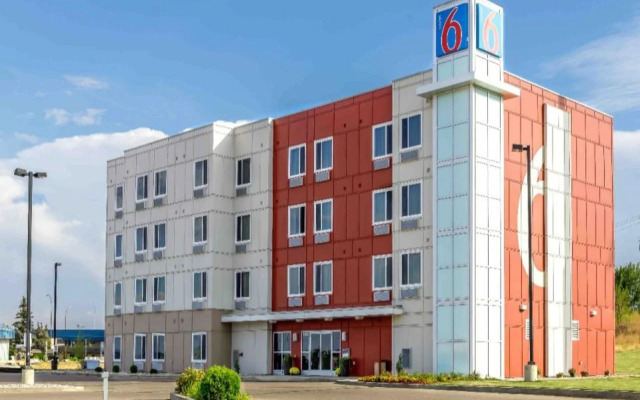 Motel 6 Swift Current, SK