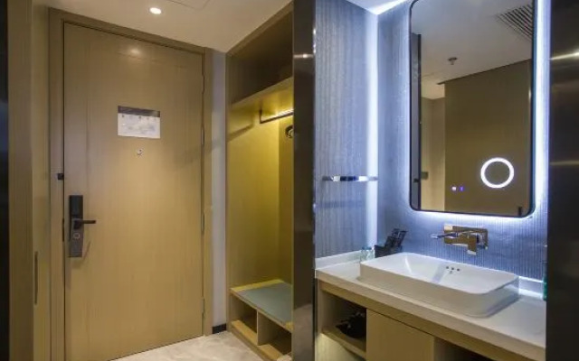 Magnotel (Zhenjiang South Railway Station Greenland Plaza Branch)