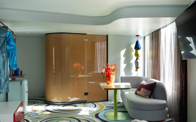 Cambridge Hotel