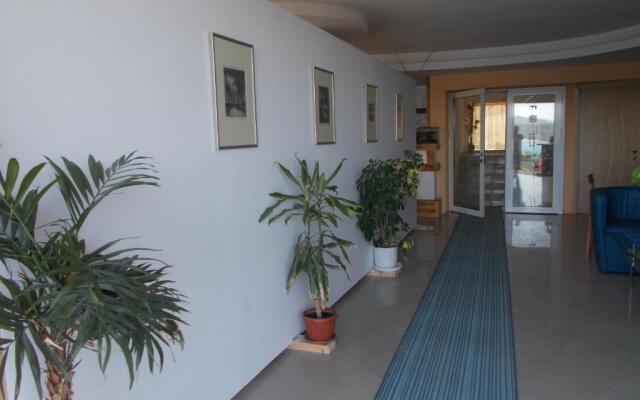 Safo Apartments and Rooms