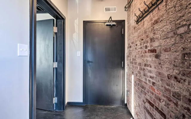 Sleek, Modern Loft in Downtown Springfield!