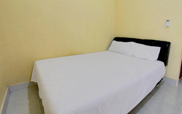 Hotel O Kos Moncok – Guest Rooms – Mataram
