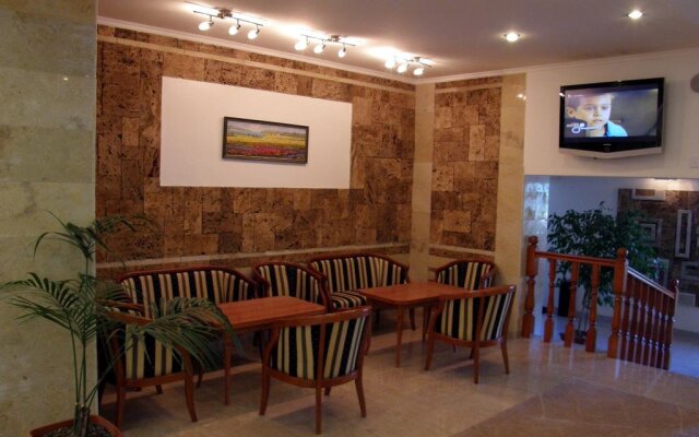 Center Hotel & Restaurant