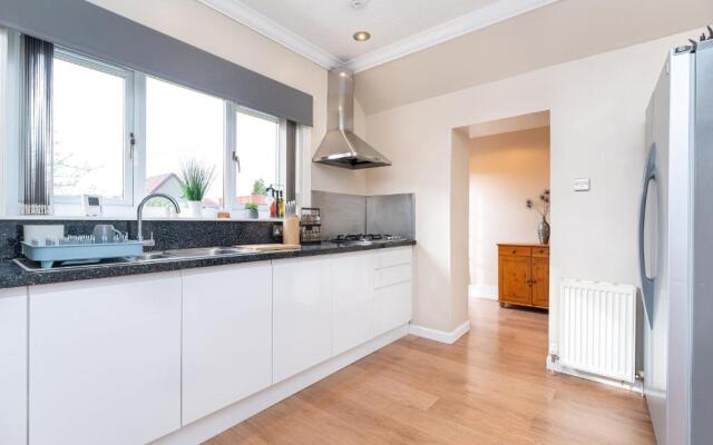 NEW Four Bedroom House - all rooms ensuite