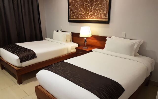Paddy's Hotel & Apartments