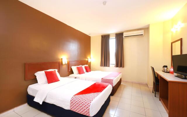 Super OYO 447 Comfort Hotel Meru