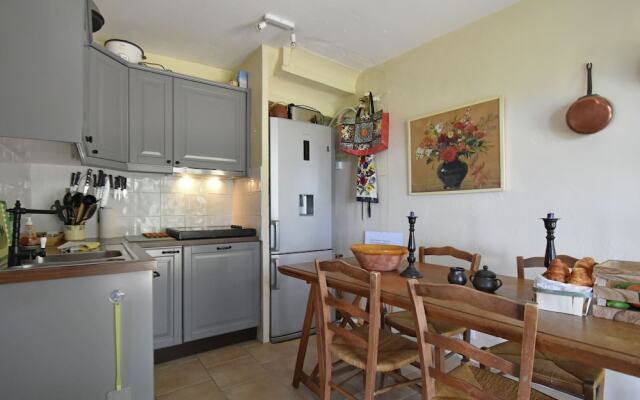 Charming Villa in Lauris South of France with Private Pool