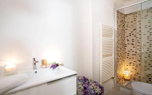 Sala Comacina Apartment No 1 (Sleeps 10)