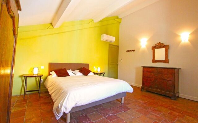 Château Haut Gléon. Gites