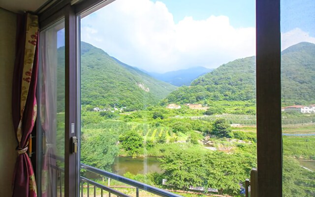 Yangsan Baegseong Eco View Pension