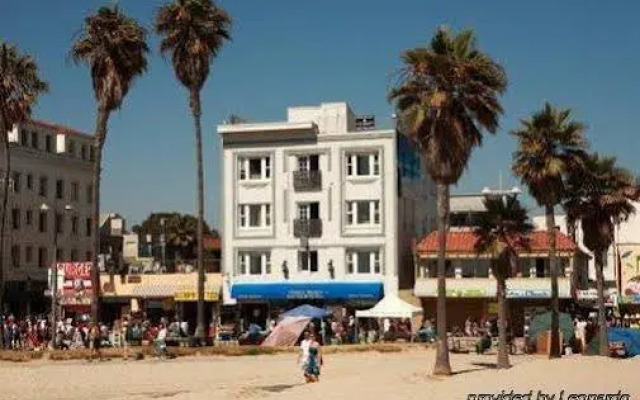 Venice Beach Suites  Hotel