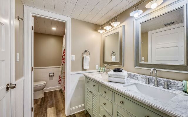 Edgewater by Book That Condo