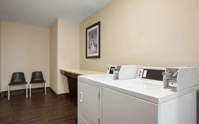 Days Inn Richmond/Chesterfield Towne Center Mall