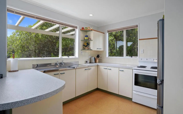 Little Unknown Bach at Taka - Takamatua Holiday Unit