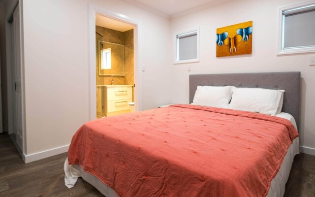 Brand New 5BR home with view of the sea – Guest Rooms – Auckland