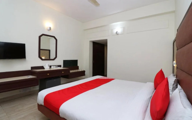The Central Palm Hotel by OYO Rooms