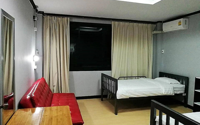 Moumou Hostel