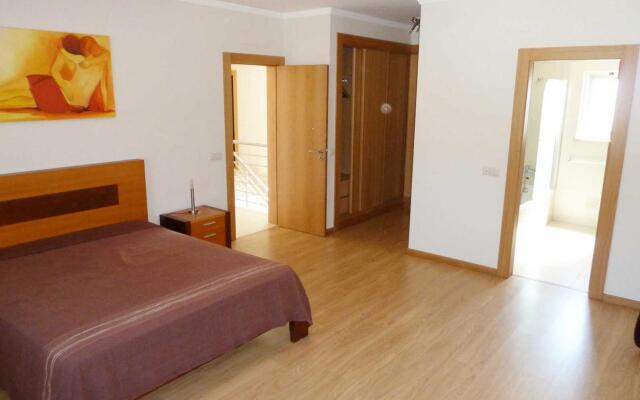 Spacious villa in Albufeira with private pool