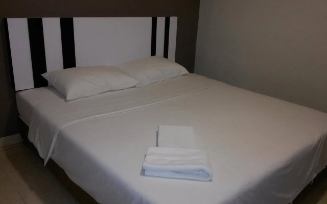Five Hotel