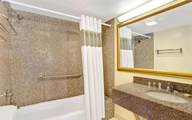 Howard Johnson by Wyndham Pikesville